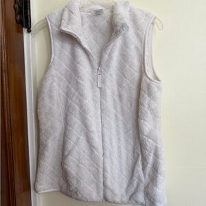 Time and Tru White Quilted Faux-Fur Zip Vest